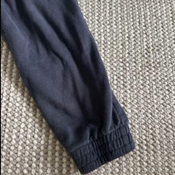super cute and comfy Brandy Melville John Galt Malibu navy joggers withe pockets - Picture 4 of 4